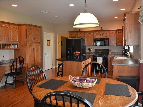 4th image of 6 Stone Creek Ct