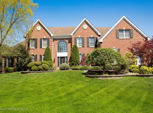 10 Round Hill Dr, Freehold, NJ 07728