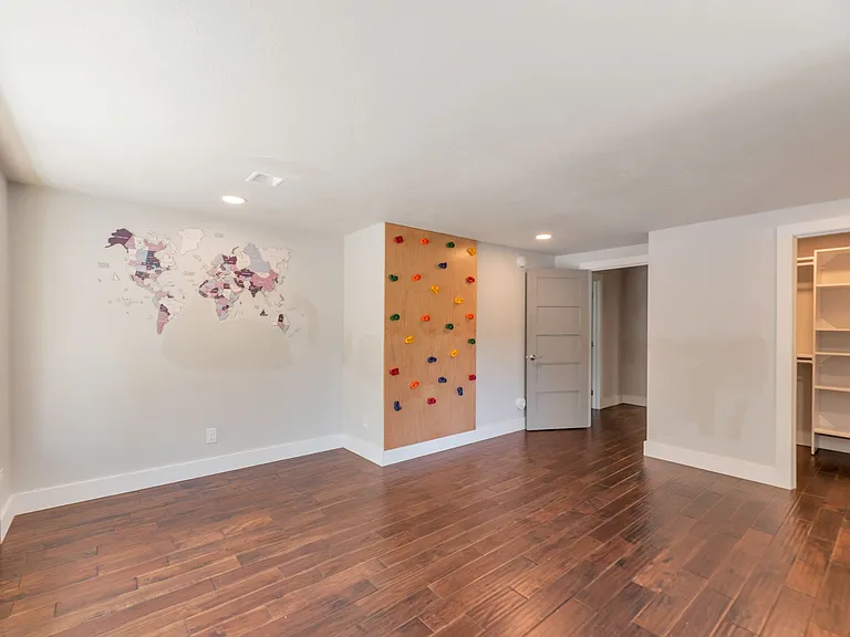 22826 NE 21st Pl — Photo 18