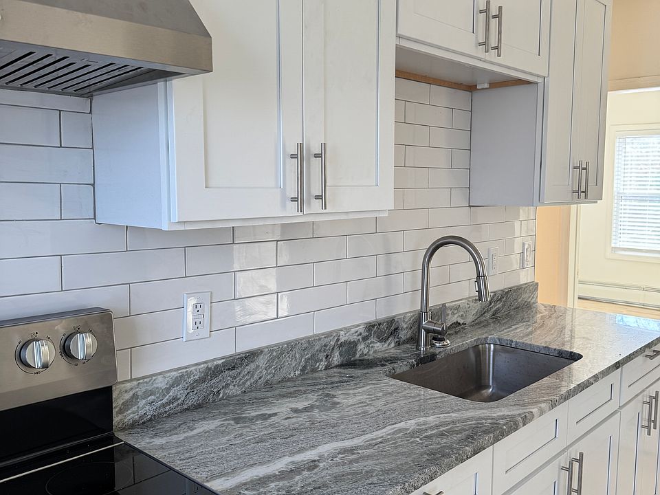 1st image of 194 Norfolk St APT 2