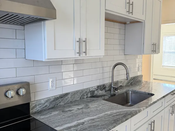 194 Norfolk St APT 2, Worcester, MA 01604