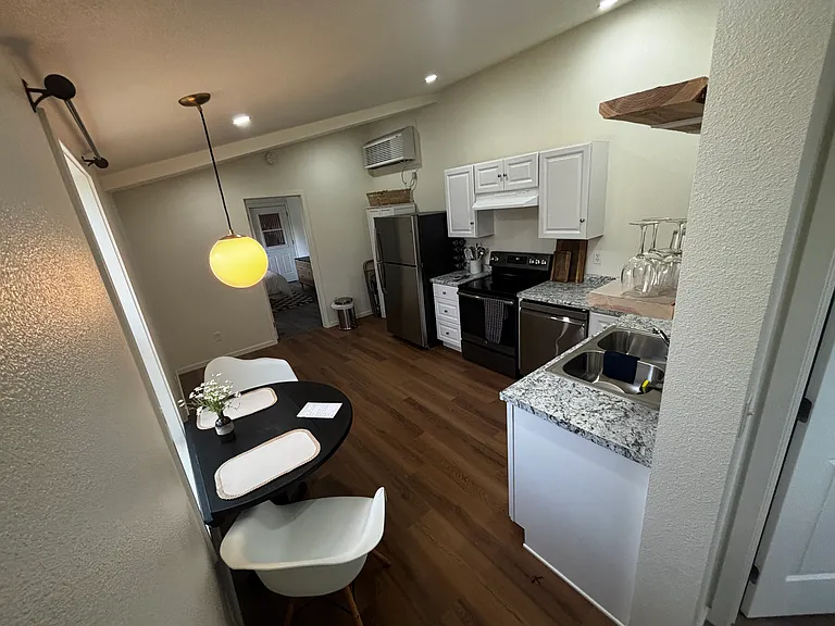 1277 Saddle Ridge Rd — Photo 2