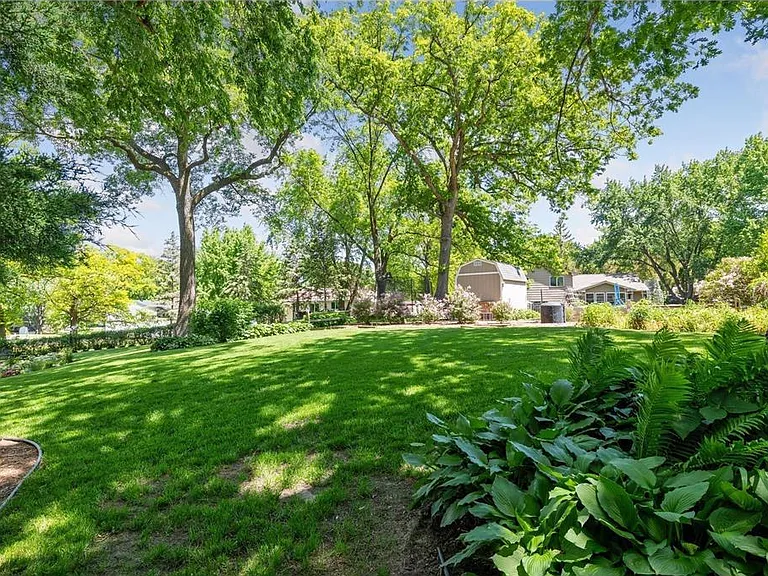 3160 Walnut Grove Ln N — Photo 15
