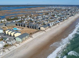 918 N New River Dr, Surf City, NC 28445