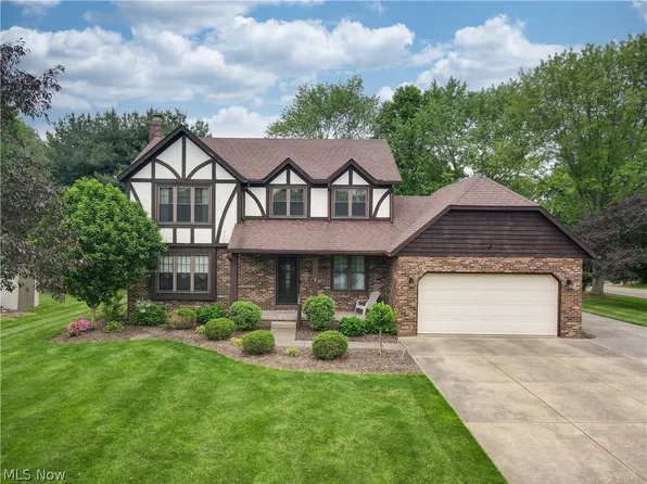 4292 Greenwood Dr, Uniontown, OH 44685