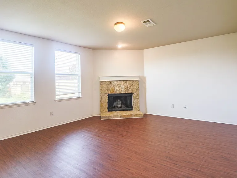2324 Cavalry Dr — Photo 14