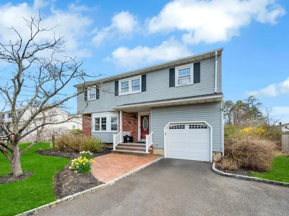 174 7th Street, Bohemia, NY 11716