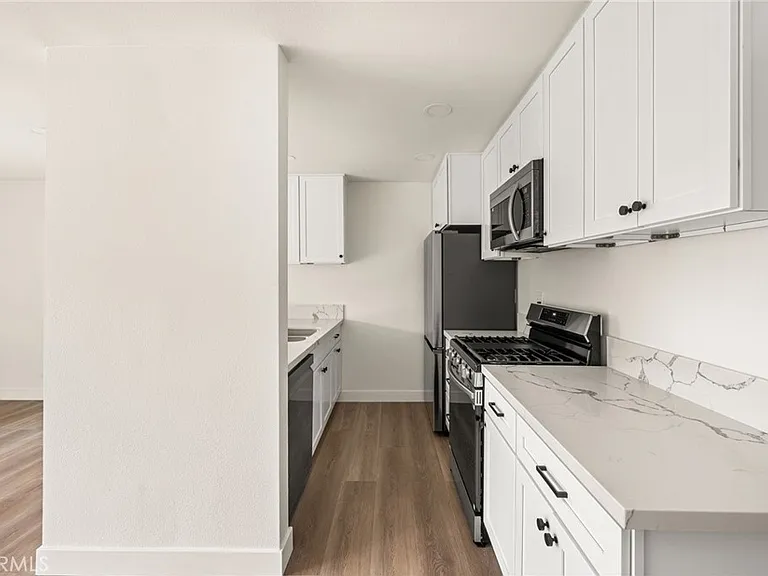 780 N Shattuck Pl — Photo 11