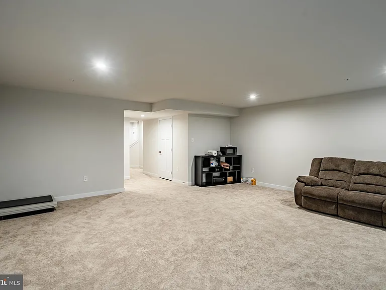 208 Chase Dr — Photo 20