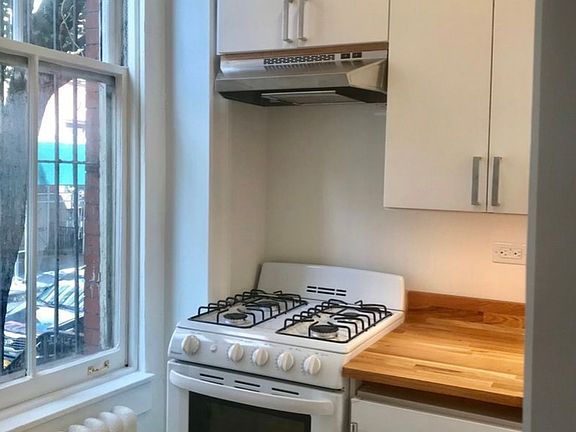 3rd image of 22 Charles St APT 2