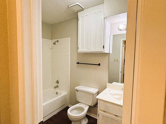 3rd image of 5007 Maryanna Way