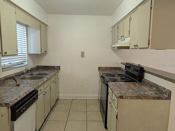 3rd image of 713 SW 69th St