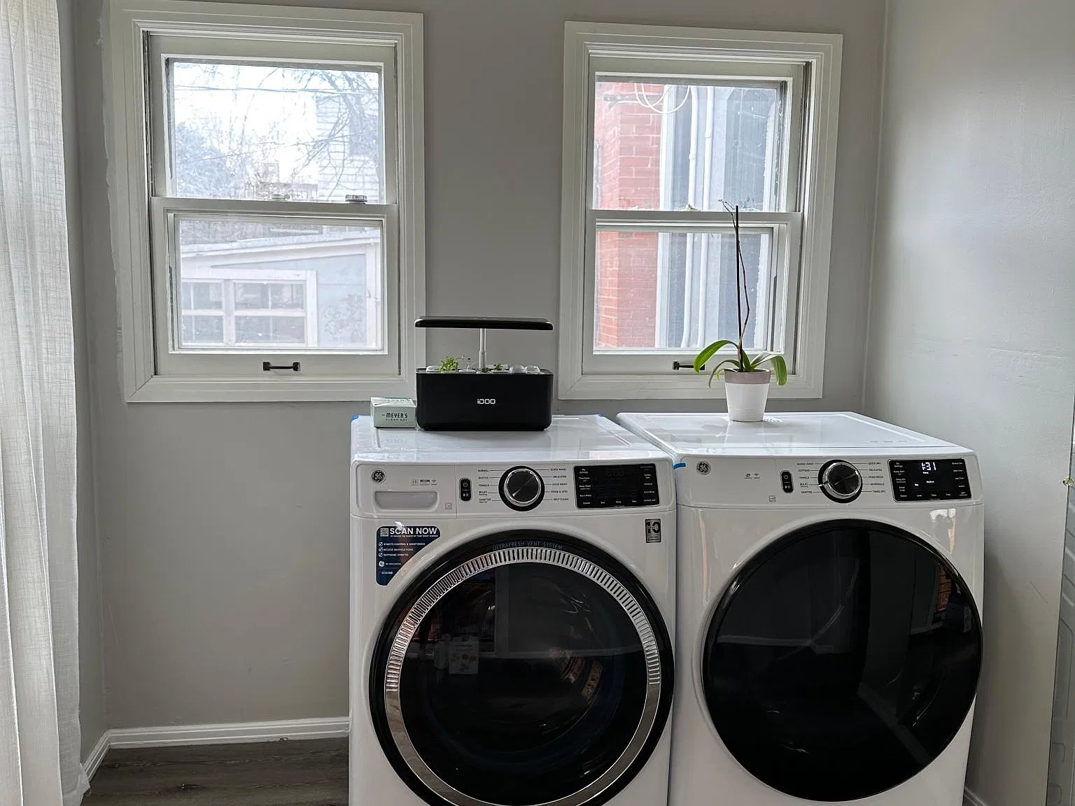 1070 Cook St — Photo 2
