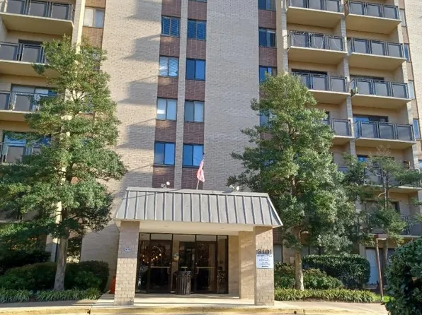 3101 S Manchester St APT 804, Falls Church, VA 22044