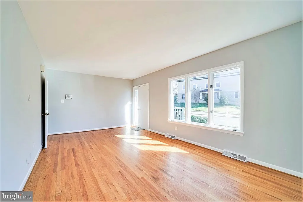 1 bed, 1300 sqft, $1,450 — Photo 1