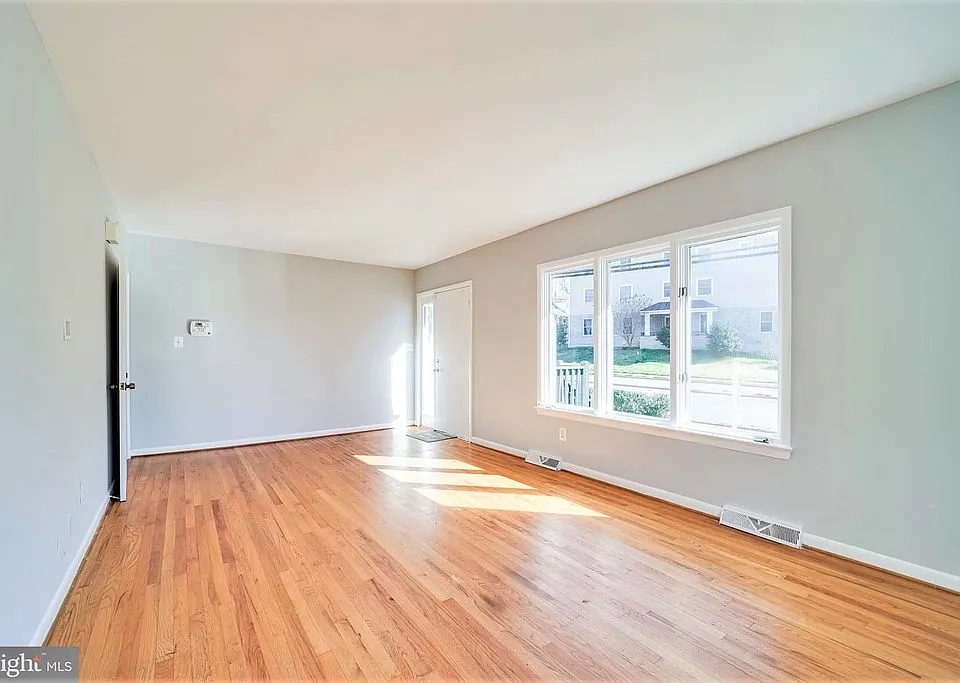 1912 S Glebe Rd