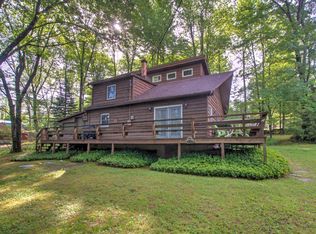101 Ivywood Shr, Paupack, PA 18451