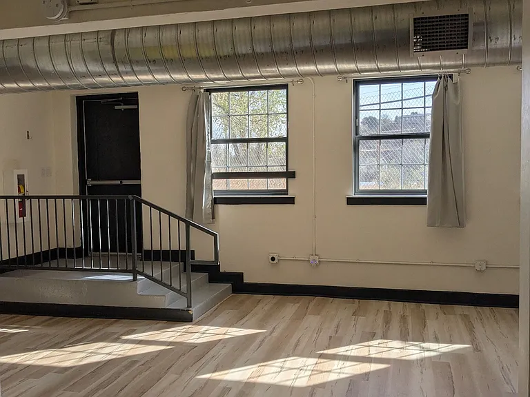 210 East St — Photo 12