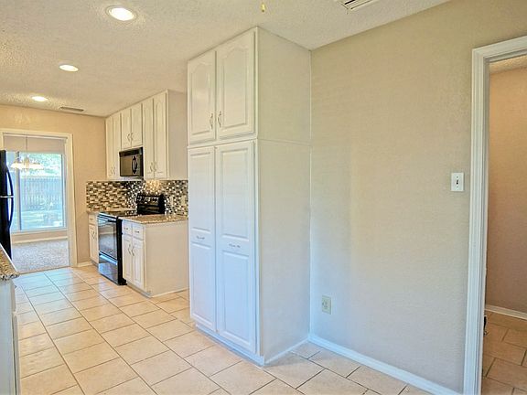 5th image of 107 Creek Courts Dr