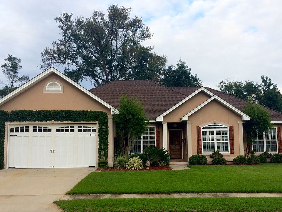 1st image of 223 Wellington Pl