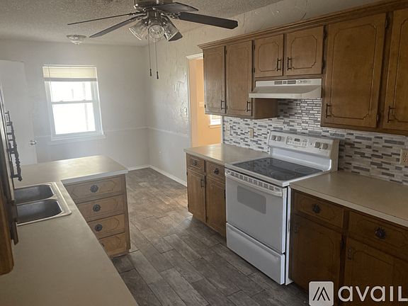 4th image of 2108 N Village Dr