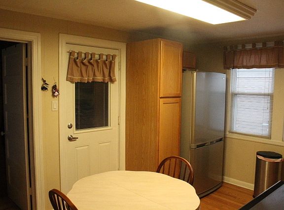 4th image of 3552 N Natoma Ave