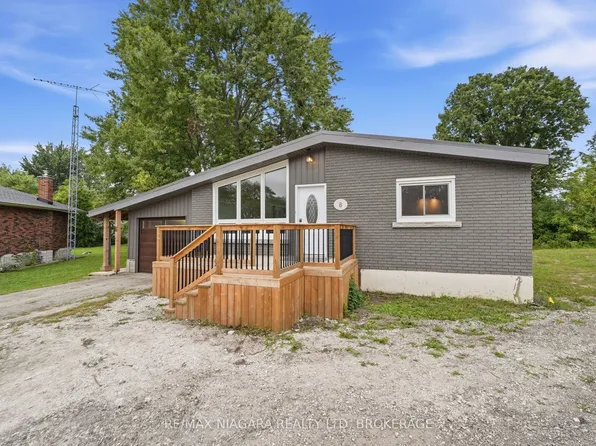 8 N Crescent Dr, Welland, ON L3B 5L2