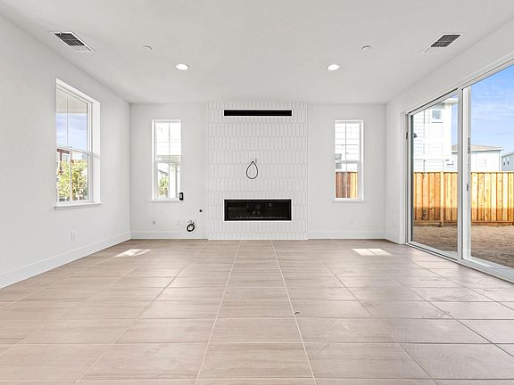 5th image of 2804 Telegraph Blvd