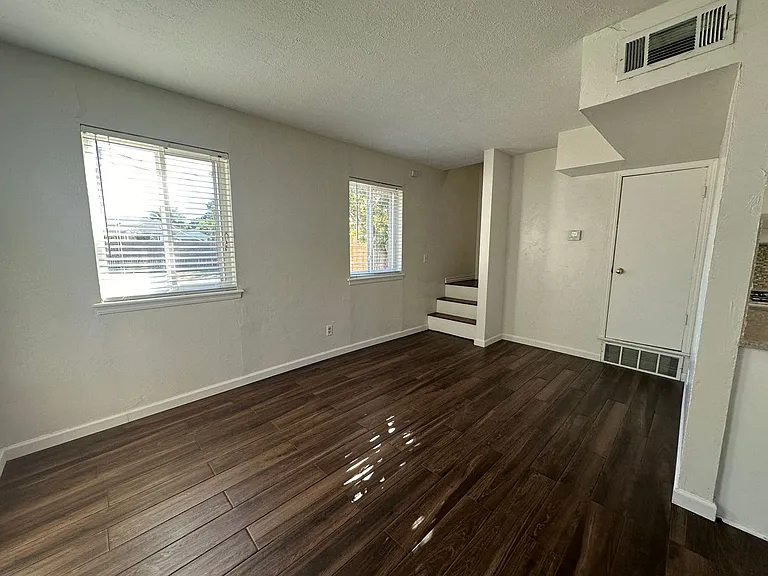 2108 Westchester Dr — Photo 15