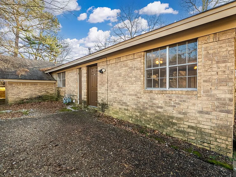 6104 Meadowbrook Ln — Photo 4