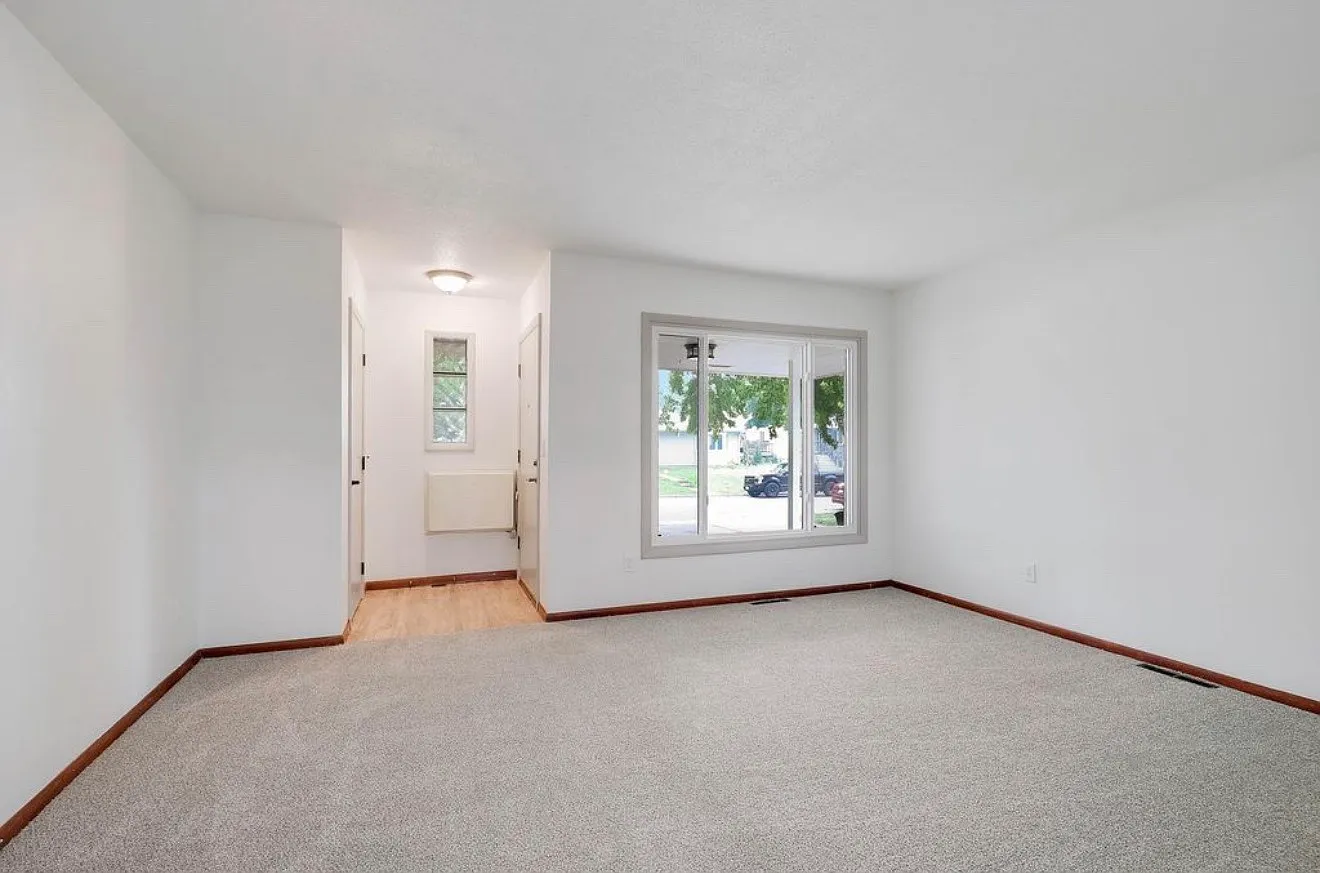 2 bed, 900 sqft, $1,950 — Photo 2