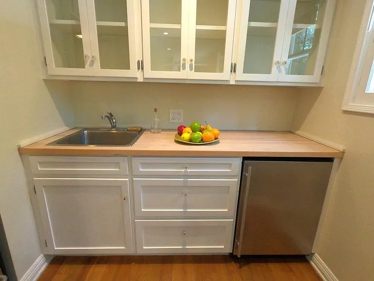 2285 N Beachwood Dr #12 — Photo 11