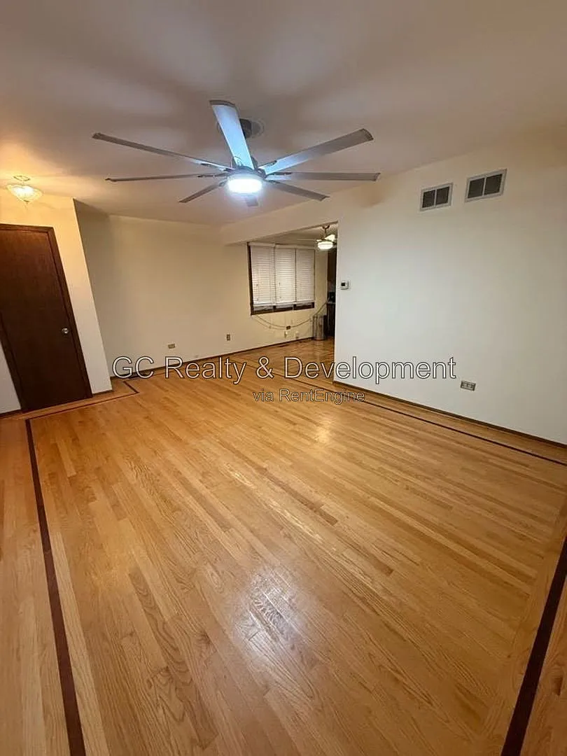 3 bed, 1.5 bath, 1120 sqft, $2,500 — Photo 4
