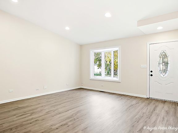 2nd image of 516 Arbor Dr