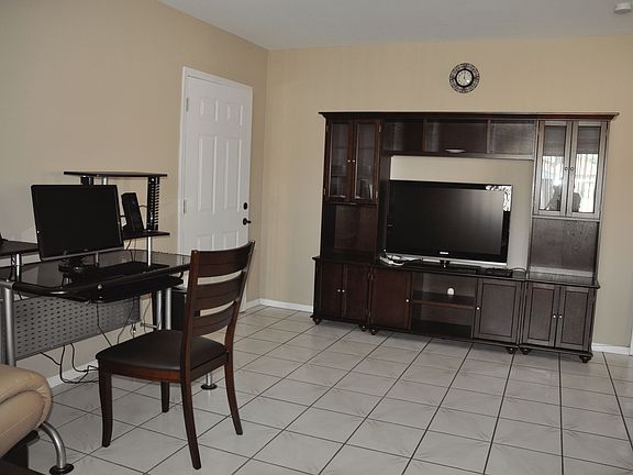3rd image of 10920 Farndon St