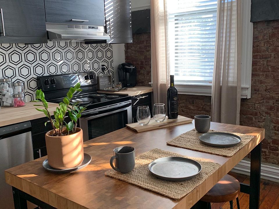 kitchen w/island, stainless appliances, tons of cabinets, dishwasher