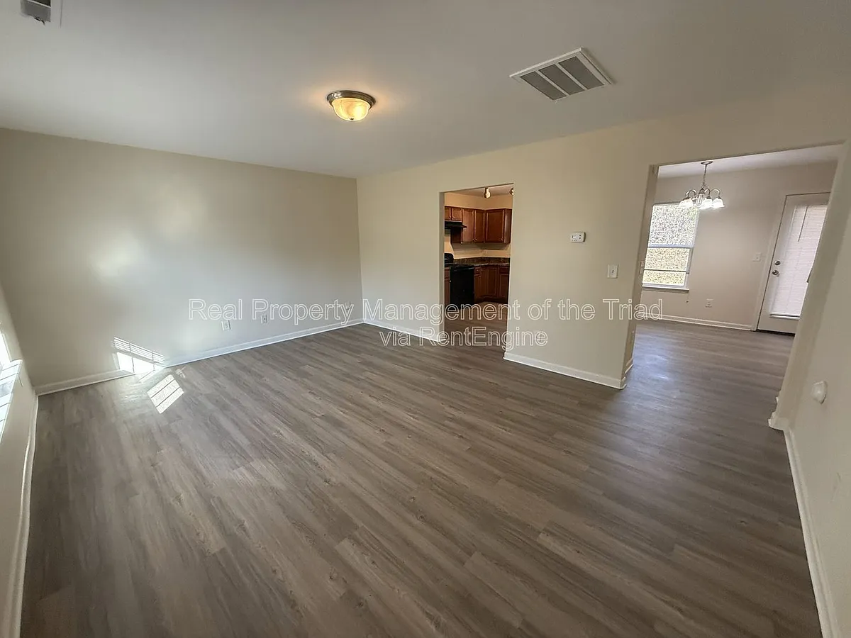 Building Photo - 2318 Deerbrook Forest Ln