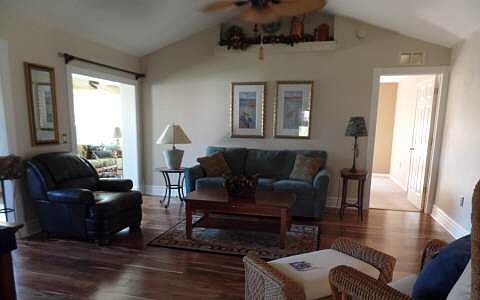 3rd image of 4510 Seawood Ave