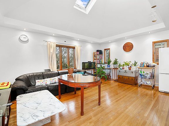 4th image of 6234 Dieterle Cres
