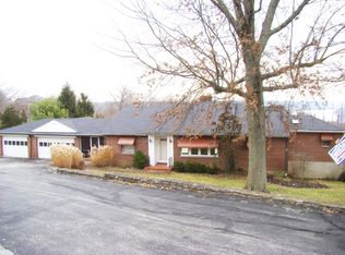 690 Hillcrest Dr, Maysville, KY 41056