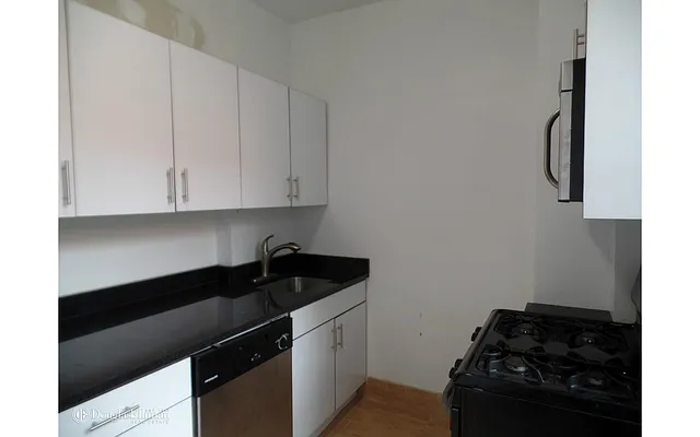 Rented by Douglas Elliman | media 24