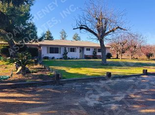 1859 S Rainbow Ave, Sanger, CA 93657
