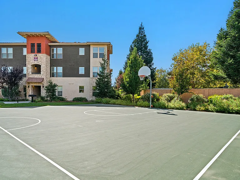 Quinn Crossing Apartments — Photo 15