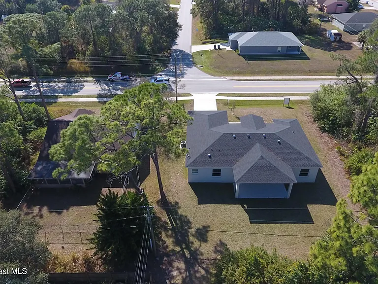 1043 Walden Blvd SE — Photo 6