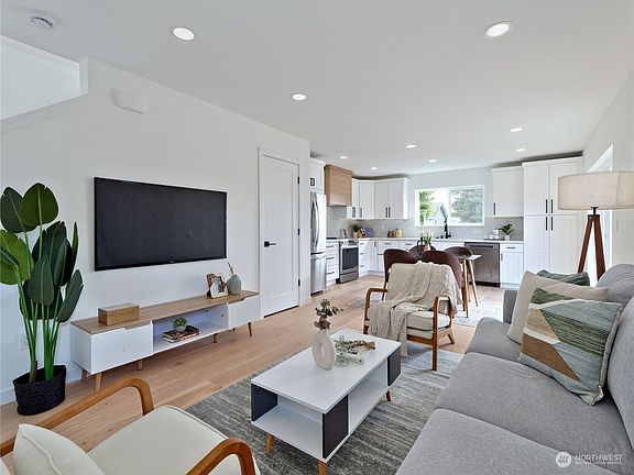 3rd image of 11709 Fremont Avenue N