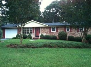 1998 Colonial Ln, Hickory, NC 28601