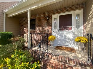 131 Sunrise Dr, Gillette, NJ 07933