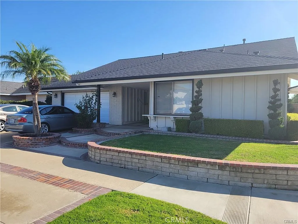 4 bed, 2835 sqft, $5,400 — Photo 1
