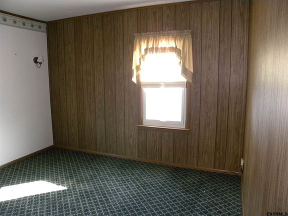 4th image of 922 Hudson Ave