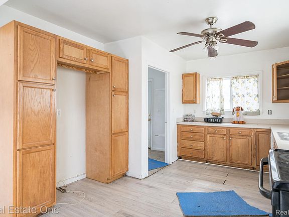 5th image of 18410 Inkster Rd